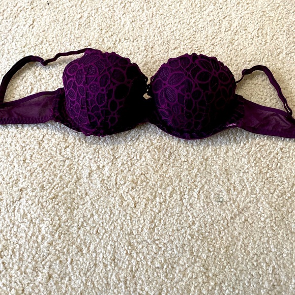 Victoria’s Secret lacy, flower, print 34D bra - Picture 1 of 3